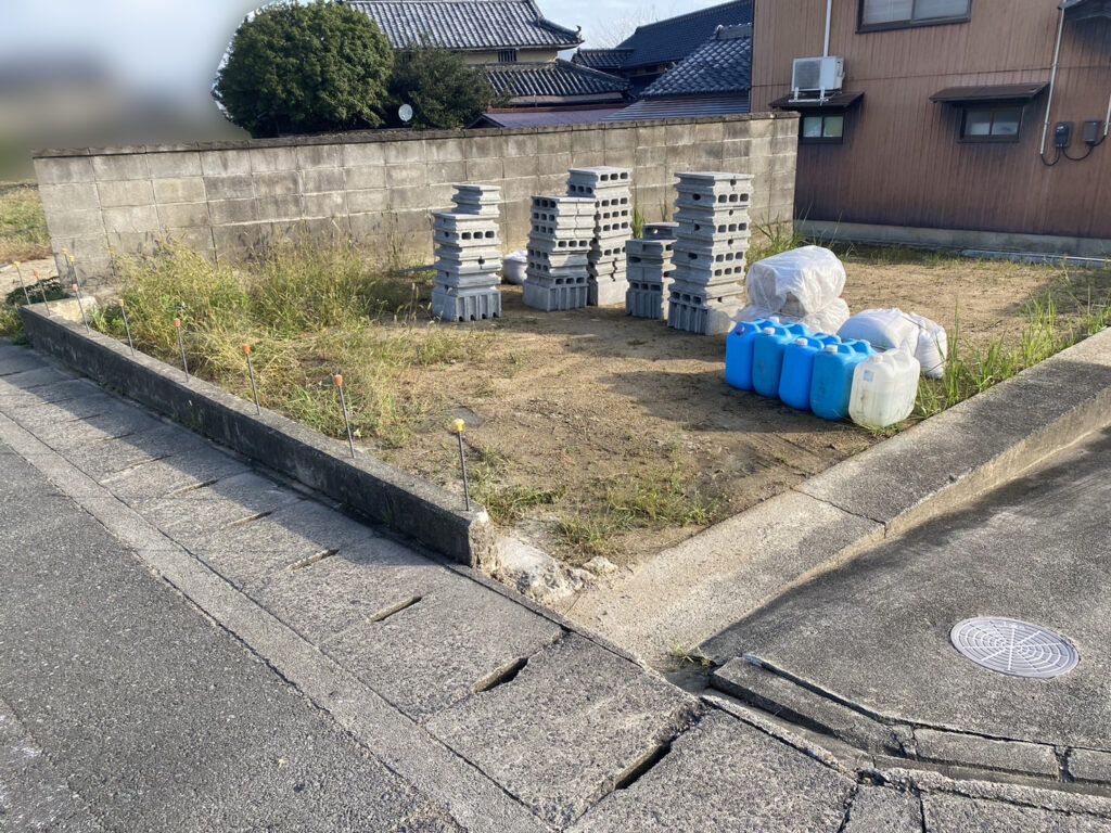 【綾川町ＫＵ様邸】一期工事で雑草や庭木庭石撤去完了✨雑草対策二期工事、着工⛑ (株)カインズガーデン｜香川県の庭仕舞い