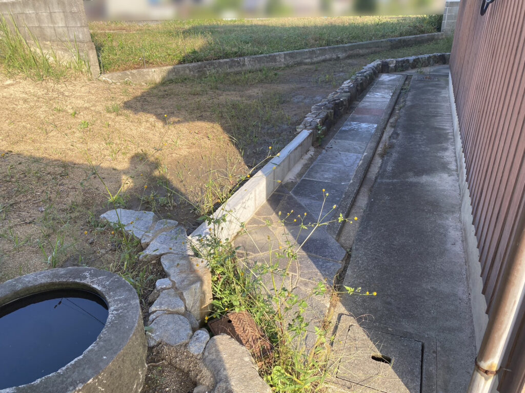 【綾川町ＫＵ様邸】一期工事で雑草や庭木庭石撤去完了✨雑草対策二期工事、着工⛑ (株)カインズガーデン｜香川県の庭仕舞い