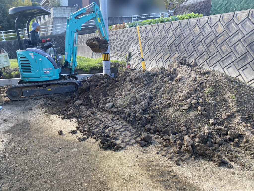 【善通寺市Ｈ様邸】境界CBブロック完成・甘土の移設等 (株)カインズガーデン｜香川県の庭リフォーム，庭仕舞い工事