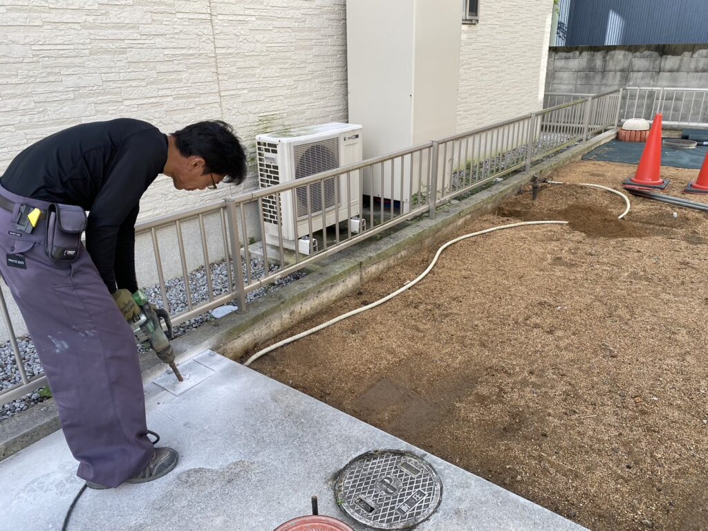 【高松市Ｎ様邸】格好良さ全開！透け感ゼロのオールブラックテラス設置完了✨ (株)カインズガーデン｜香川県の庭仕舞い工事