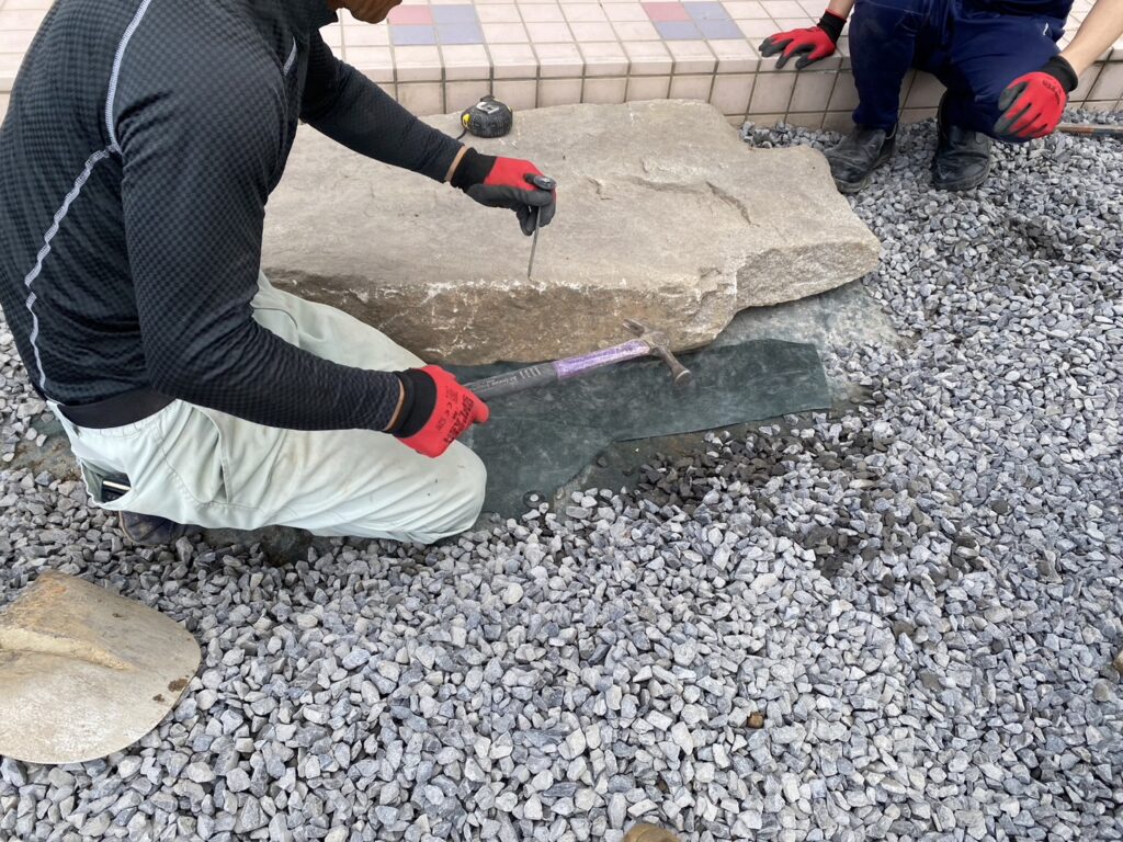 【高松市ＹＯ様邸】門壁と門袖完成✨化粧ブロックの凸凹がお洒落 (株)カインズガーデン｜香川県の庭リフォーム工事，庭仕舞い