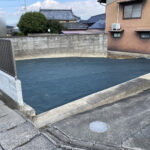 【綾川町ＫＵ様邸】ブロックフェンス設置完了👌雑草対策準備と防草シート張り (株)カインズガーデン｜香川県の庭仕舞い工事