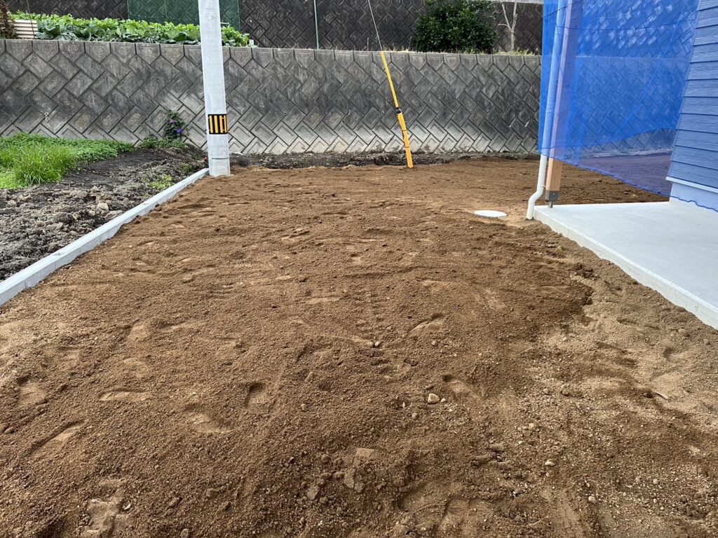 【善通寺市Ｈ様邸】路盤・整地・カーポート柱 (株)カインズガーデン｜香川県の雑草対策，庭リフォーム工事，庭仕舞い