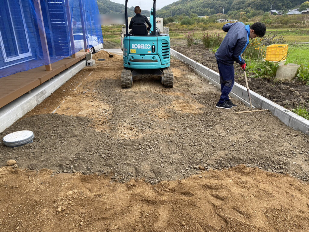 【善通寺市Ｈ様邸】路盤・整地・カーポート柱 (株)カインズガーデン｜香川県の雑草対策，庭リフォーム工事，庭仕舞い