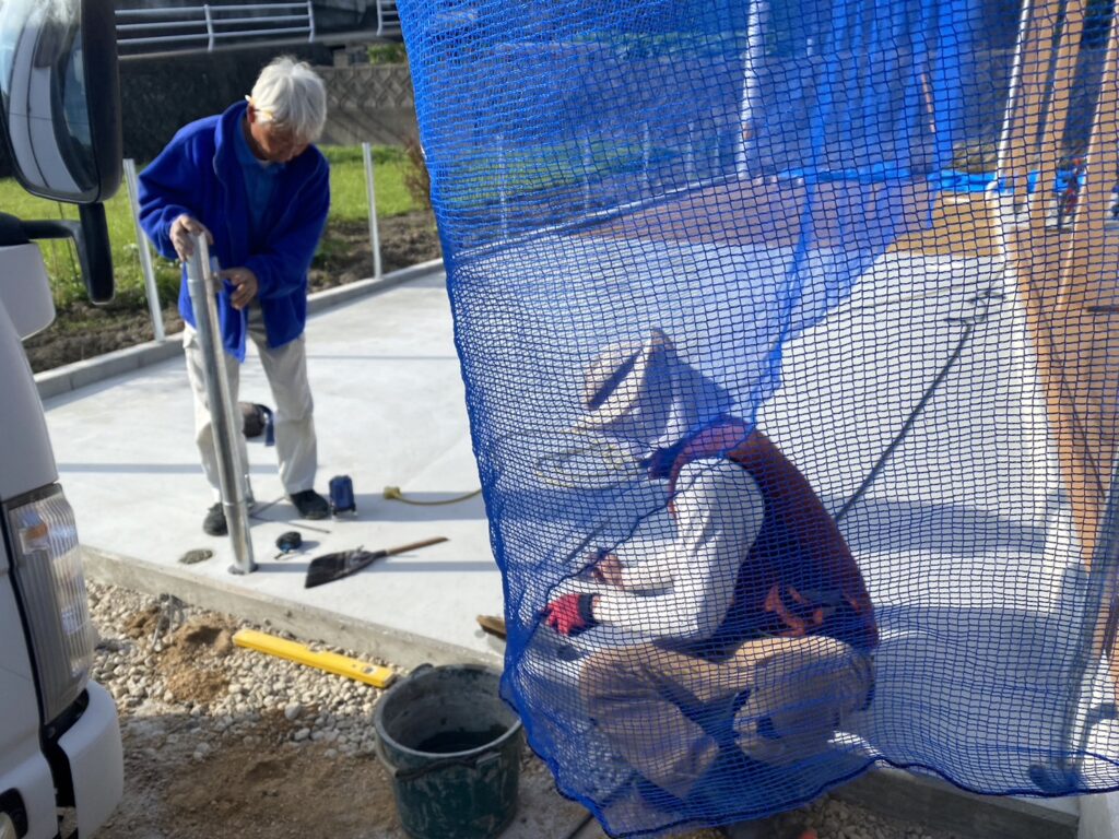 【善通寺市Ｈ様邸】土間コンクリート打設２日目、駐車場カーポート下完了 (株)カインズガーデン｜香川県の庭リフォーム工事