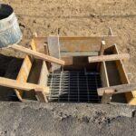 【綾歌町Ｎ様邸】境界ブロック施工開始！門柱移設・排水対策もＯＫです (株)カインズガーデン｜香川県の庭リフォーム工事，庭仕舞い