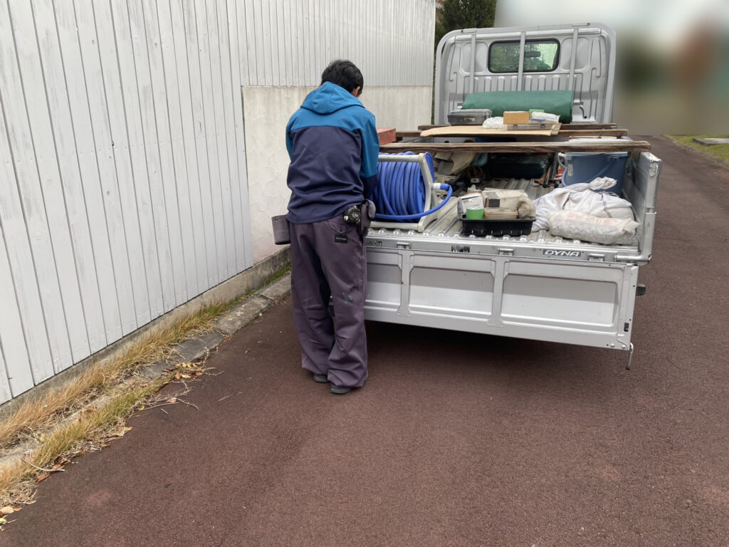 【高松市OB様・Ｉ様邸】フェンス工事着工⛑ 白くて可愛いフェンス「ララミー」 (株)カインズガーデン｜香川県の庭リフォーム工事