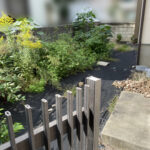 【高松市Ｒ様邸】雑草対策工事着工⛑庭木植栽・雑草・既存防草シート撤去 (株)カインズガーデン｜香川県の庭仕舞い