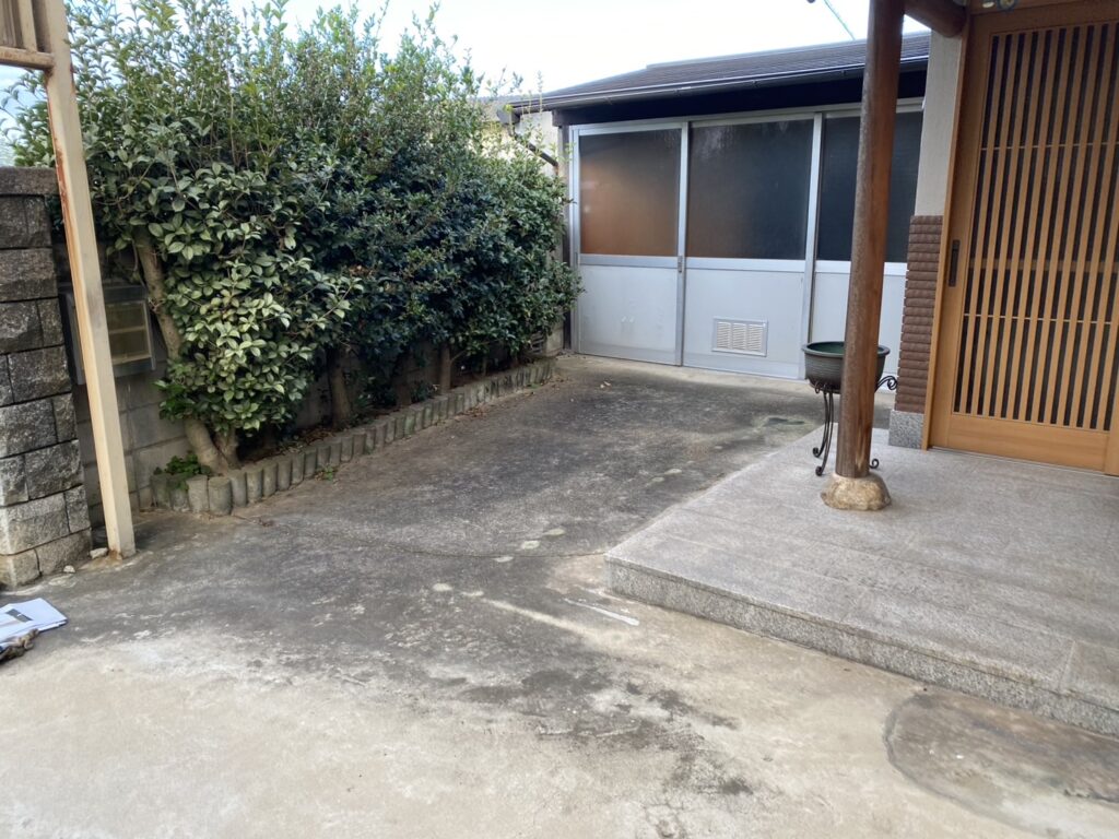 【綾川町ＨＫ様邸】生垣石垣・庭木植栽撤去しスッキリ手入れが要らないお庭へ✨庭仕舞い工事着工⛑ (株)カインズガーデン