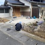 【綾川町ＨＫ様邸】既存コンクリート・コンクリート基礎ハツり撤去中 (株)カインズガーデン｜香川県の庭仕舞い工事