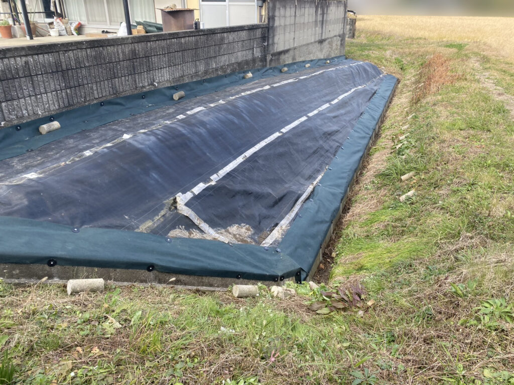 【綾川町ＨＫ様邸】広くなったお庭の雑草対策防草シート張り完了✨石垣はモルタルで埋めて雑草対策 (株)カインズガーデン｜香川県の庭仕舞い工事