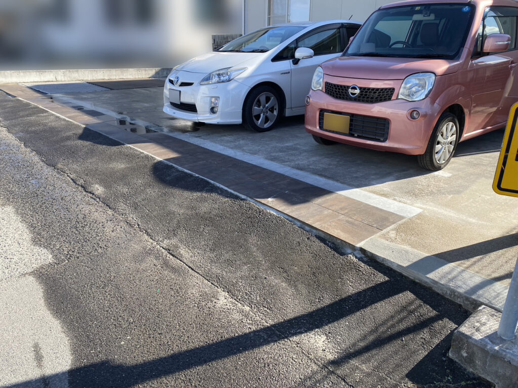 【高松市ＹＯ様邸】シンプルおしゃれな玄関周り＆裏庭雑草対策バッチリ✨庭リフォーム工事㊗完工 (株)カインズガーデン｜香川県の庭仕舞い工事