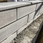【坂出市Ｔ様邸】ドッグラン囲いにオシャレなブロック設置中♪ (株)カインズガーデン｜香川県の庭リフォーム工事，雑草対策
