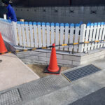 【坂出市Ｔ様邸】お庭ドッグラン囲いのお洒落ブロック＆フェンス門扉設置中 (株)カインズガーデン｜香川県の庭リフォーム工事