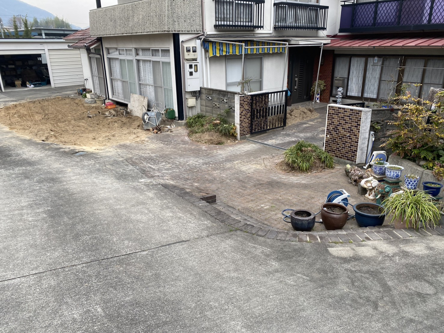 【三豊市高瀬町Ｎ様邸】メインの坪庭撤去完了✨庭木の根巻き＆引き続き撤去作業 (株)カインズガーデン｜香川県の庭仕舞い工事，庭リフォーム