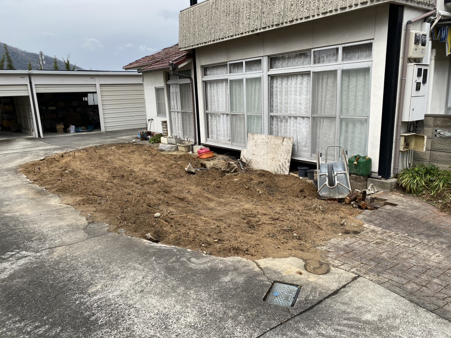 【三豊市高瀬町N様邸】裏庭ブロック塀撤去完了!玄関周りもオープンにスッキリ✨ (株)カインズガーデン|香川の庭仕舞い工事 【三豊市高瀬町N様邸】裏庭ブロック塀撤去完了!玄関周りもオープンにスッキリ✨ (株)カインズガーデン|香川の庭仕舞い工事