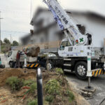 【三豊市高瀬町Ｎ様邸】庭石特大サイズ２個と大１個をクレーンで撤去します (株)カインズガーデン｜香川県の庭仕舞い工事