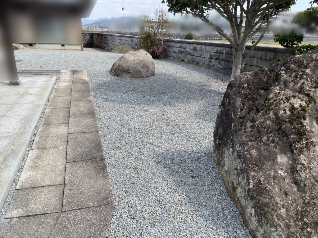【西讃O様邸】全面雑草対策でスッキリ爽快✨庭仕舞い工事㊗完工 (株)カインズガーデン|香川県の庭リフォーム工事,庭仕舞い 【西讃O様邸】全面雑草対策でスッキリ爽快✨庭仕舞い工事㊗完工 (株)カインズガーデン|香川県の庭リフォーム工事,庭仕舞い