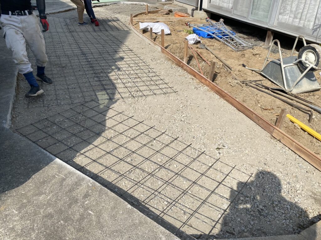 【三豊市高瀬町N様邸】元坪庭スペースを駐車スペースに✨土間コンクリート打設準備 (株)カインズガーデン|香川県の庭仕舞い工事,庭リフォーム工事 【三豊市高瀬町N様邸】元坪庭スペースを駐車スペースに✨土間コンクリート打設準備 (株)カインズガーデン|香川県の庭仕舞い工事,庭リフォーム工事