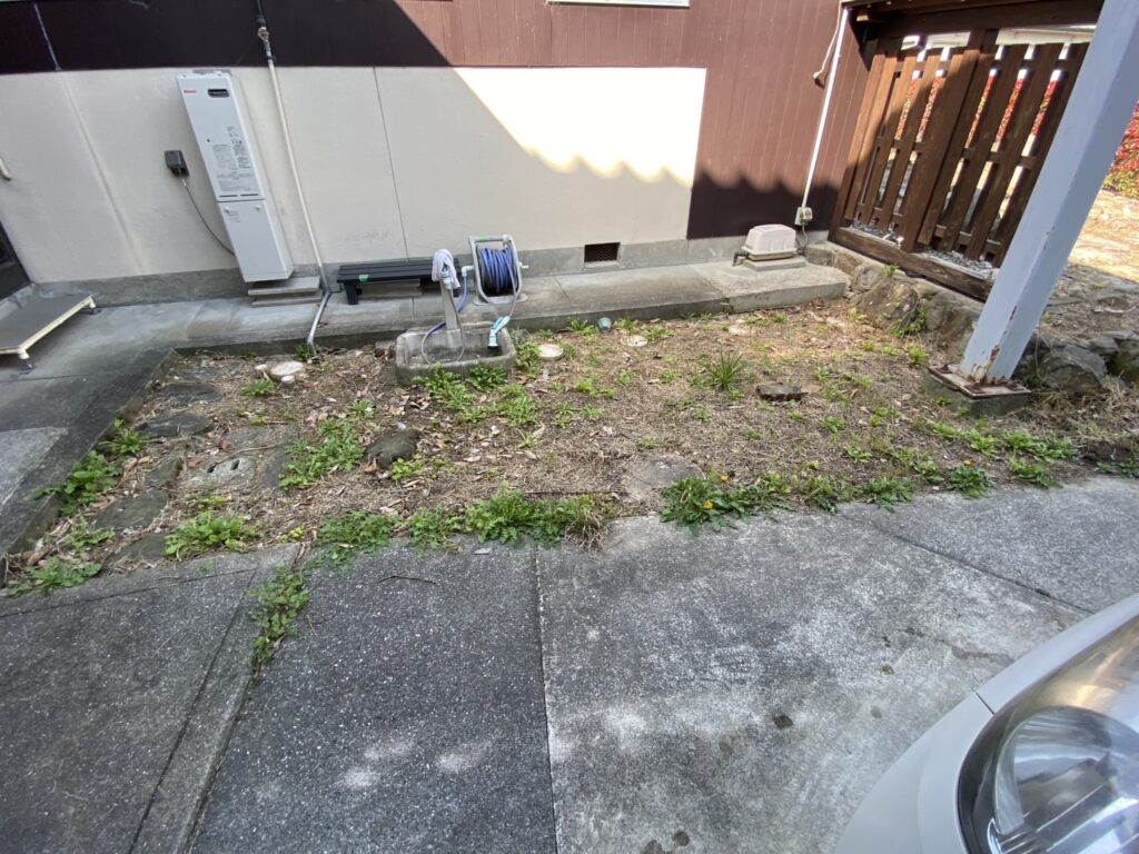 【三豊市山本町MO様邸】石垣や庭石敷石・根株撤去しスッキリ雑草対策&目隠しフェンス工事、着工⛑ (株)カインズガーデン|香川県の庭仕舞い,庭リフォーム 【三豊市山本町MO様邸】石垣や庭石敷石・根株撤去しスッキリ雑草対策&目隠しフェンス工事、着工⛑ (株)カインズガーデン|香川県の庭仕舞い,庭リフォーム