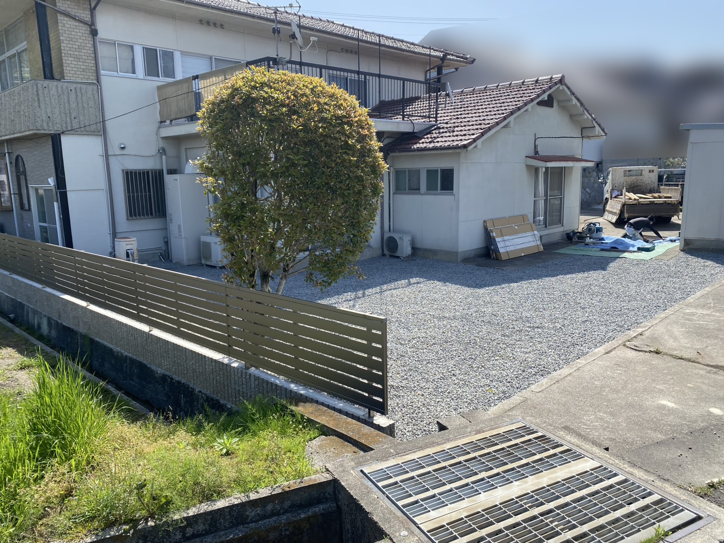 【三豊市高瀬町N様邸】裏庭目隠しフェンス設置&雑草対策砂利敷き完了 (株)カインズガーデン|香川の庭リフォーム,庭仕舞い工事 【三豊市高瀬町N様邸】裏庭目隠しフェンス設置&雑草対策砂利敷き完了 (株)カインズガーデン|香川の庭リフォーム,庭仕舞い工事