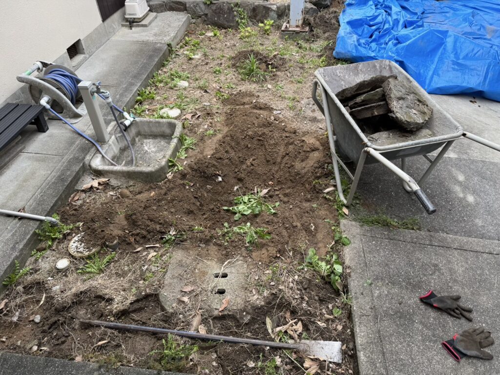 【三豊市山本町MO様邸】庭石撤去完了&伐根完了 (株)カインズガーデン|香川県の庭リフォーム工事,庭仕舞い 【三豊市山本町MO様邸】庭石撤去完了&伐根完了 (株)カインズガーデン|香川県の庭リフォーム工事,庭仕舞い