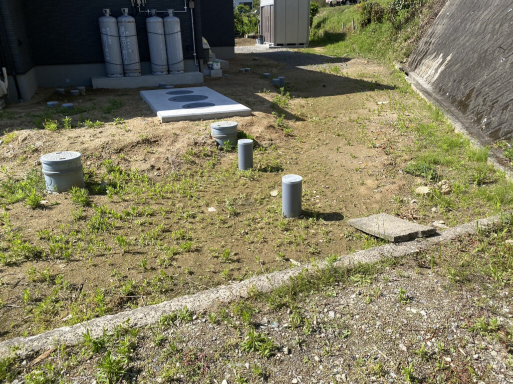 【香川県・綾川町U様邸】裏庭全面の雑草対策工事&目隠しフェンス設置、本日着工⛑ (株)カインズガーデン|香川県の庭仕舞い,庭リフォーム工事 【香川県・綾川町U様邸】裏庭全面の雑草対策工事&目隠しフェンス設置、本日着工⛑ (株)カインズガーデン|香川県の庭仕舞い,庭リフォーム工事