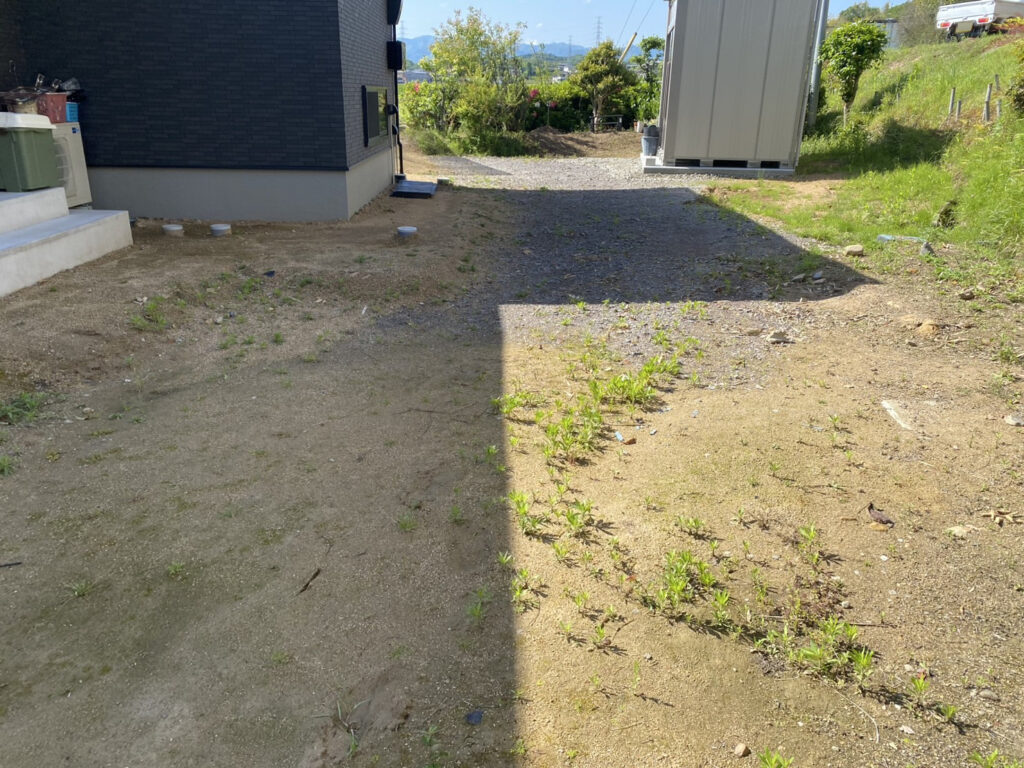 【香川県・綾川町U様邸】裏庭全面の雑草対策工事&目隠しフェンス設置、本日着工⛑ (株)カインズガーデン|香川県の庭仕舞い,庭リフォーム工事 【香川県・綾川町U様邸】裏庭全面の雑草対策工事&目隠しフェンス設置、本日着工⛑ (株)カインズガーデン|香川県の庭仕舞い,庭リフォーム工事