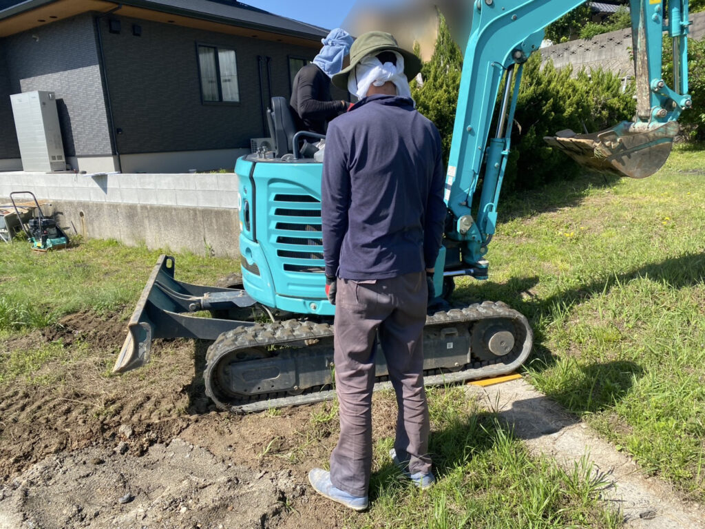 【香川県・綾川町U様邸】裏庭全面の雑草対策工事&目隠しフェンス設置、本日着工⛑ (株)カインズガーデン|香川県の庭仕舞い,庭リフォーム工事 【香川県・綾川町U様邸】裏庭全面の雑草対策工事&目隠しフェンス設置、本日着工⛑ (株)カインズガーデン|香川県の庭仕舞い,庭リフォーム工事