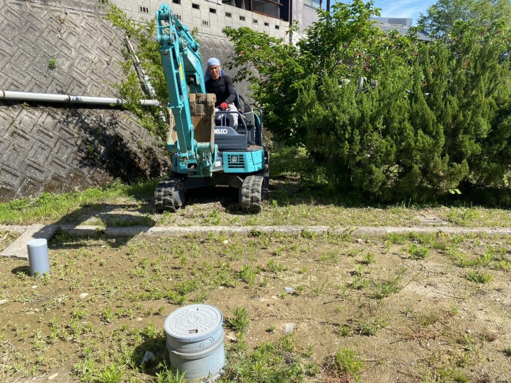 【香川県・綾川町U様邸】裏庭全面の雑草対策工事&目隠しフェンス設置、本日着工⛑ (株)カインズガーデン|香川県の庭仕舞い,庭リフォーム工事 【香川県・綾川町U様邸】裏庭全面の雑草対策工事&目隠しフェンス設置、本日着工⛑ (株)カインズガーデン|香川県の庭仕舞い,庭リフォーム工事