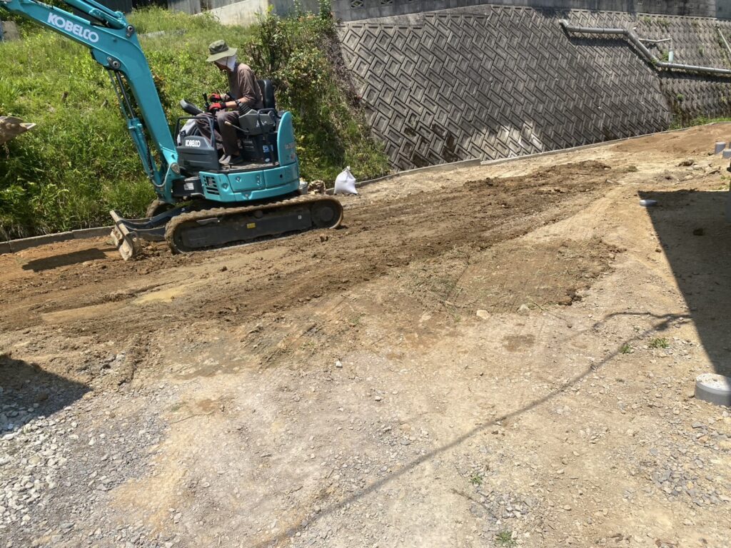 【綾川町U様邸】目隠しフェンスの柱建て完了!鋤取り整地も継続 (株)カインズガーデン|香川県の雑草対策,庭リフォーム工事 【綾川町U様邸】目隠しフェンスの柱建て完了!鋤取り整地も継続 (株)カインズガーデン|香川県の雑草対策,庭リフォーム工事