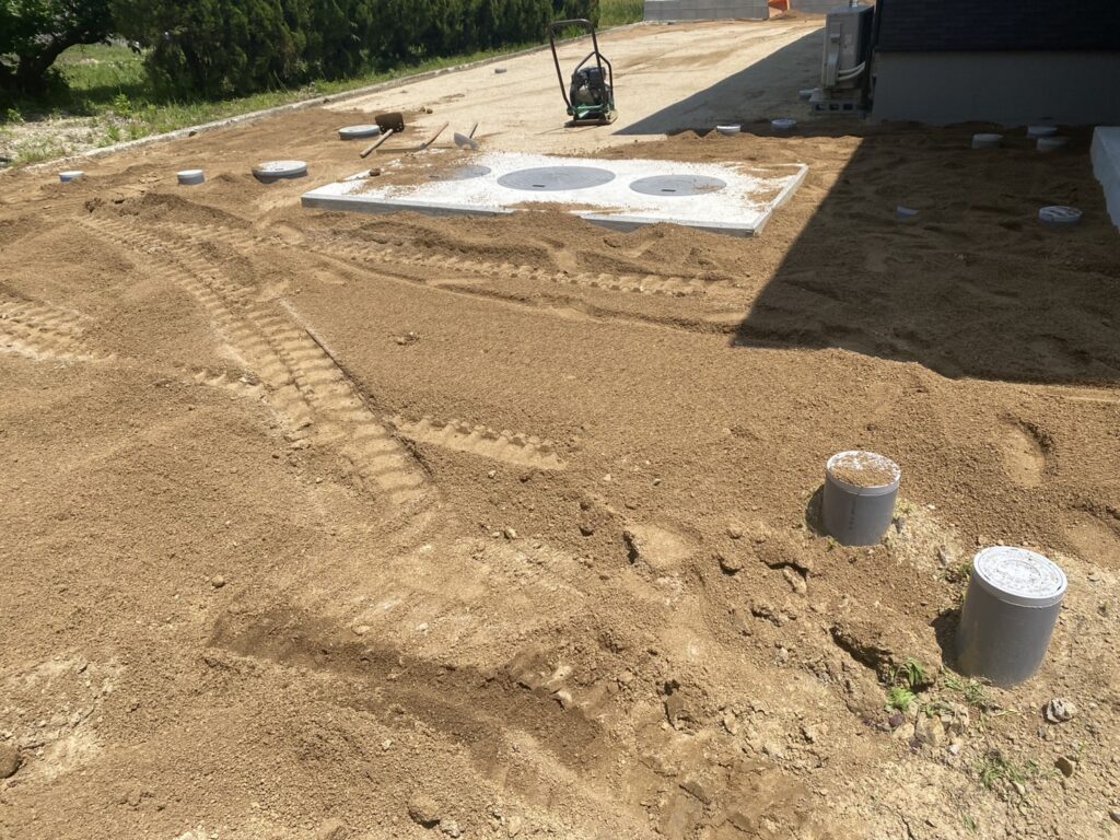 【綾川町U様邸】目隠しフェンスの柱建て完了!鋤取り整地も継続 (株)カインズガーデン|香川県の雑草対策,庭リフォーム工事 【綾川町U様邸】目隠しフェンスの柱建て完了!鋤取り整地も継続 (株)カインズガーデン|香川県の雑草対策,庭リフォーム工事