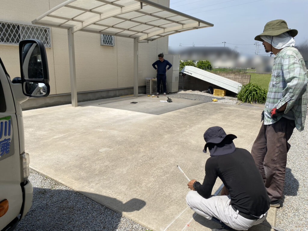 【高松市M様邸】既存駐車場にガレージ設置🚗ガレージ工事、本日着工⛑ (株)カインズガーデン|香川県の庭リフォーム工事 【高松市M様邸】既存駐車場にガレージ設置🚗ガレージ工事、本日着工⛑ (株)カインズガーデン|香川県の庭リフォーム工事
