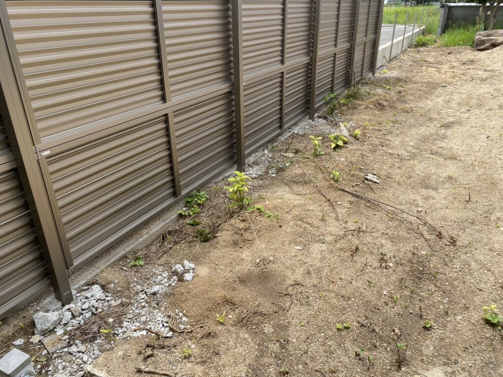 【三豊市山本町MO様邸】玄関前と裏庭、目隠しフェンスで安心囲い設置中✨ (株)カインズガーデン|香川県の庭仕舞い工事 【三豊市山本町MO様邸】玄関前と裏庭、目隠しフェンスで安心囲い設置中✨ (株)カインズガーデン|香川県の庭仕舞い工事