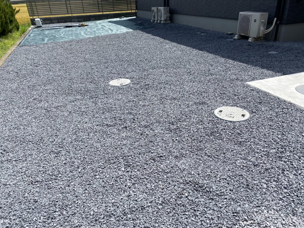 【綾川町Ｕ様邸】防草シート＆砂利敷きの雑草対策仕上げ (株)カインズガーデン｜香川県の庭仕舞い，庭リフォーム工事