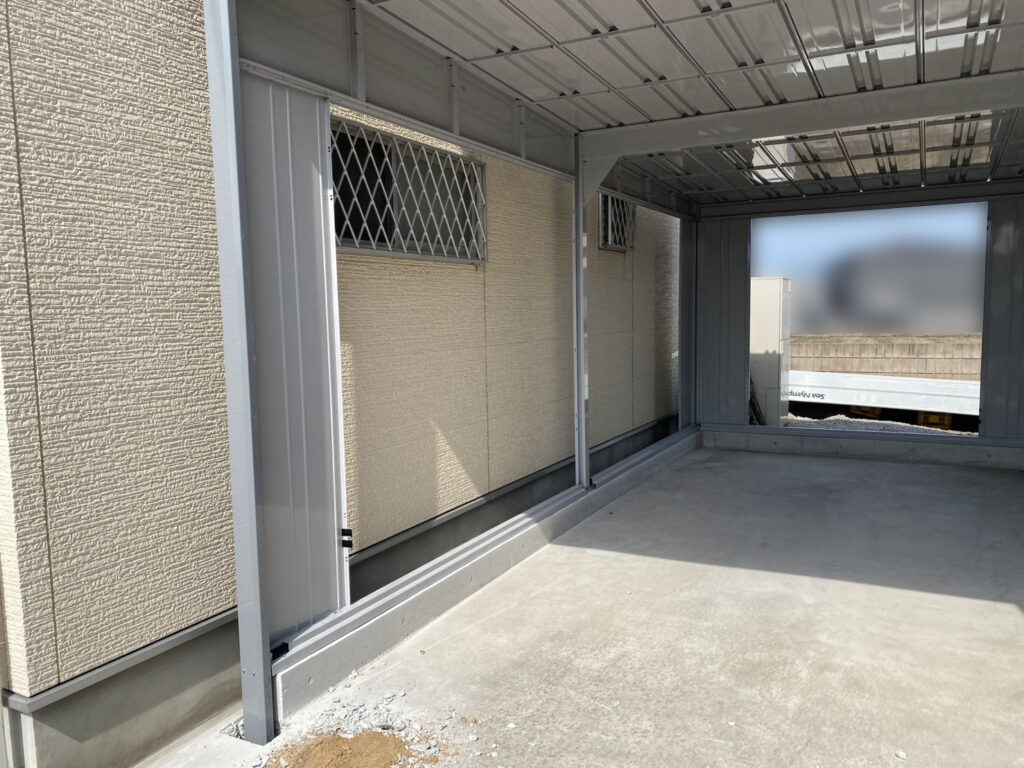 【高松市M様邸】カッコイイ!ガレージ仕上がってきました✨ (株)カインズガーデン|香川県の庭リフォーム工事 【高松市M様邸】カッコイイ!ガレージ仕上がってきました✨ (株)カインズガーデン|香川県の庭リフォーム工事