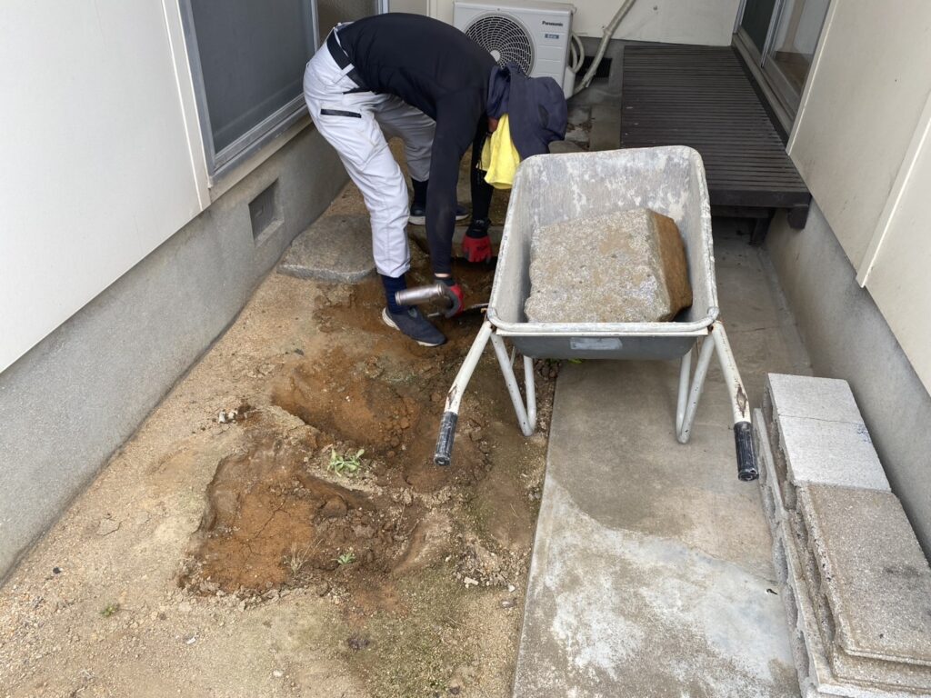【高松市S様邸】雑草対策&敷石撤去、本日着工⛑ (株)カインズガーデン|香川県の庭リフォーム工事,庭仕舞い工事 【高松市S様邸】雑草対策&敷石撤去、本日着工⛑ (株)カインズガーデン|香川県の庭リフォーム工事,庭仕舞い工事
