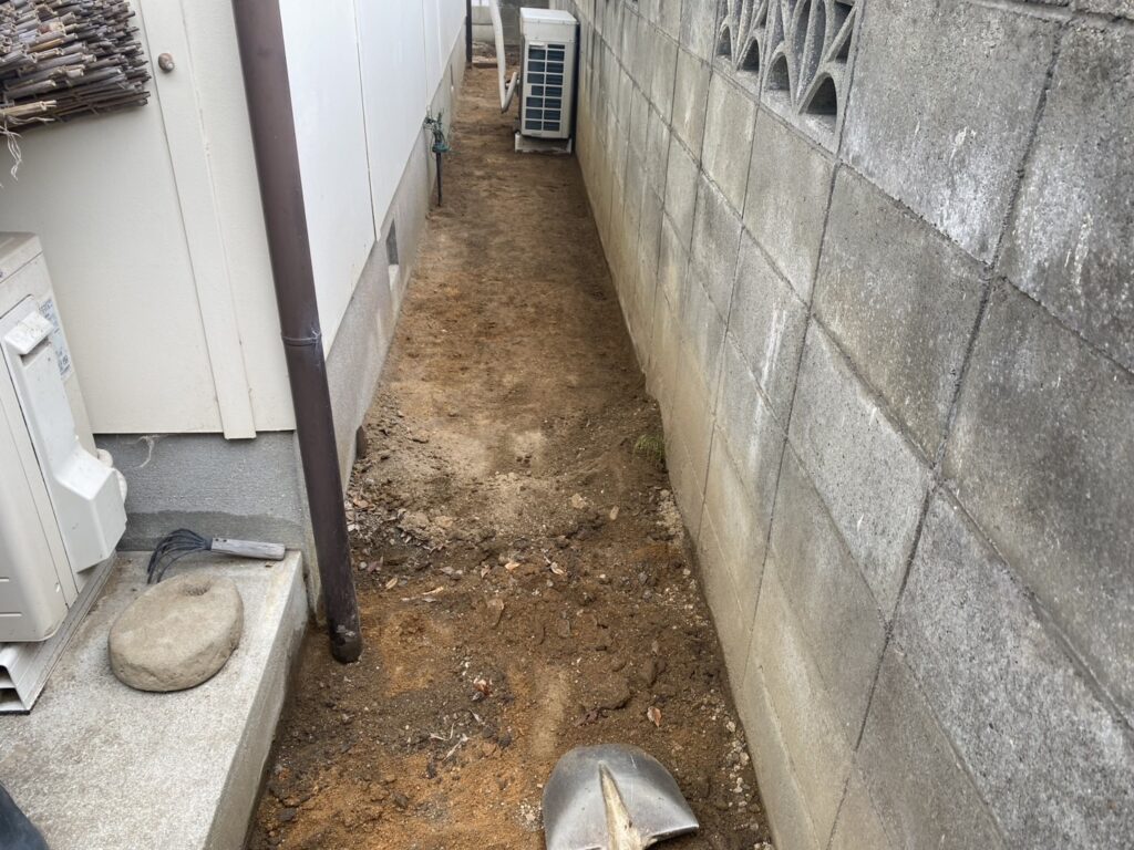 【高松市S様邸】雑草対策&敷石撤去、本日着工⛑ (株)カインズガーデン|香川県の庭リフォーム工事,庭仕舞い工事 【高松市S様邸】雑草対策&敷石撤去、本日着工⛑ (株)カインズガーデン|香川県の庭リフォーム工事,庭仕舞い工事