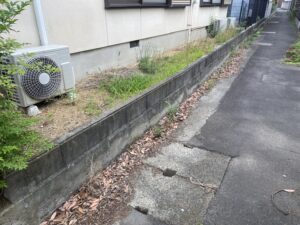【高松市Ａ様邸】雑草対策工事＆植栽撤去、本日着工⛑ (株)カインズガーデン｜香川県の庭リフォーム工事，庭仕舞い工事