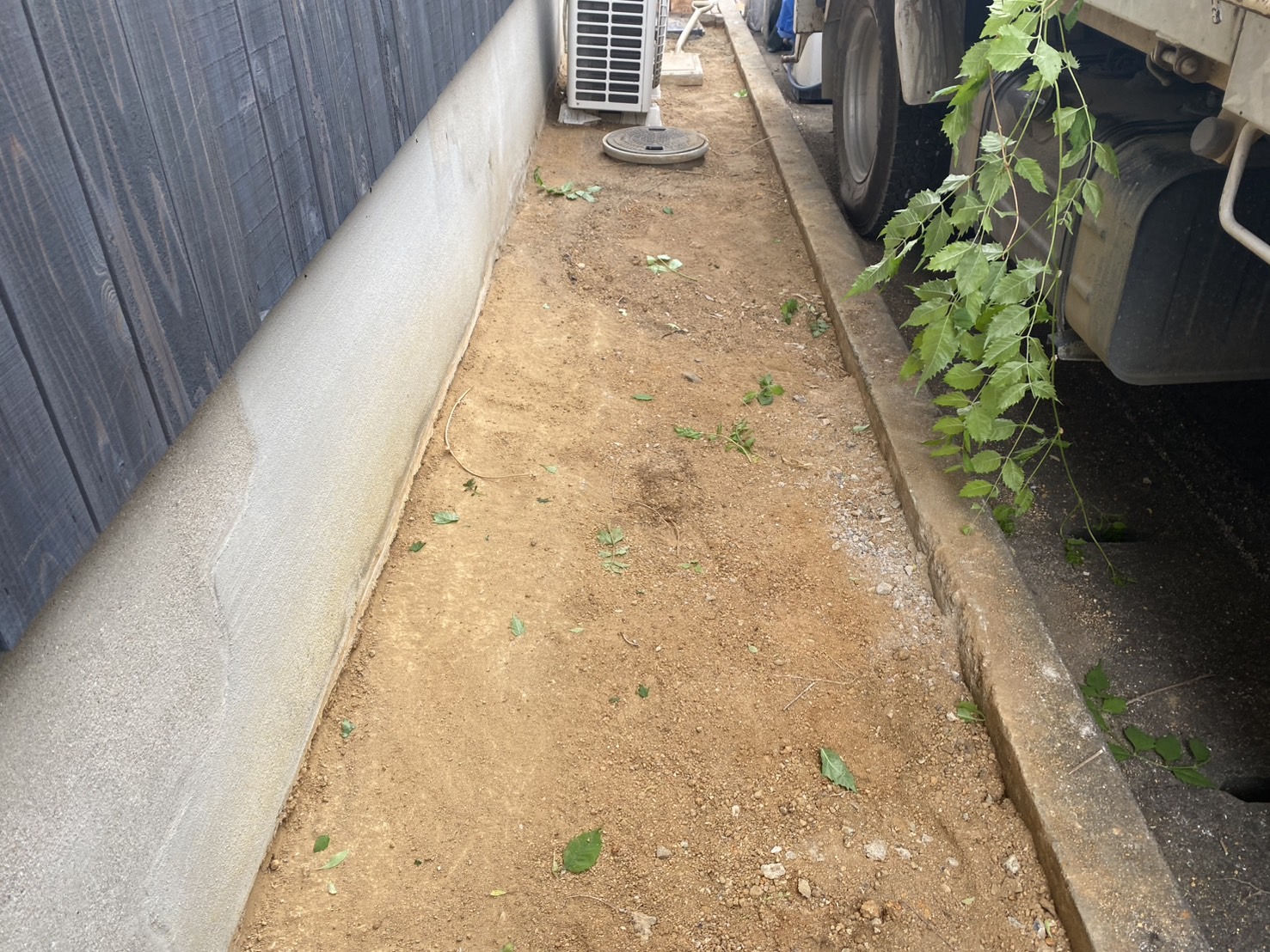 【高松市A様邸】雑草対策工事&植栽撤去、本日着工⛑ (株)カインズガーデン|香川県の庭リフォーム工事,庭仕舞い工事 【高松市A様邸】雑草対策工事&植栽撤去、本日着工⛑ (株)カインズガーデン|香川県の庭リフォーム工事,庭仕舞い工事