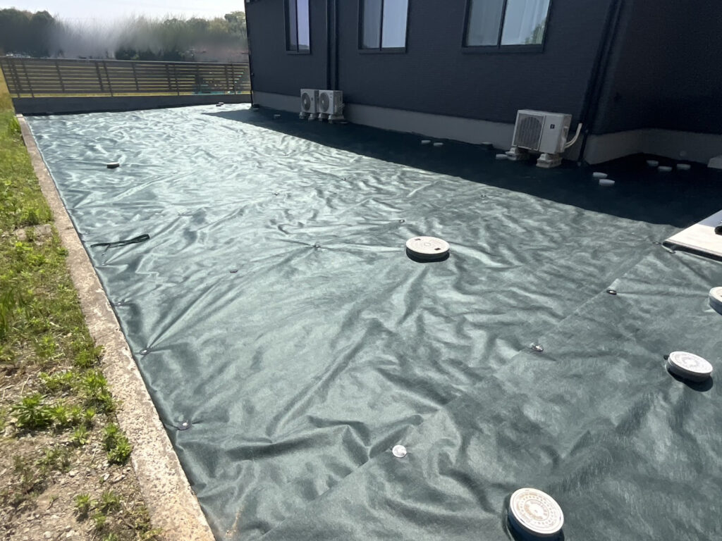 【綾川町U様邸】防草シートで万全の雑草対策✨目隠しフェンスも設置完了 (株)カインズガーデン|香川県の庭リフォーム工事 【綾川町U様邸】防草シートで万全の雑草対策✨目隠しフェンスも設置完了 (株)カインズガーデン|香川県の庭リフォーム工事