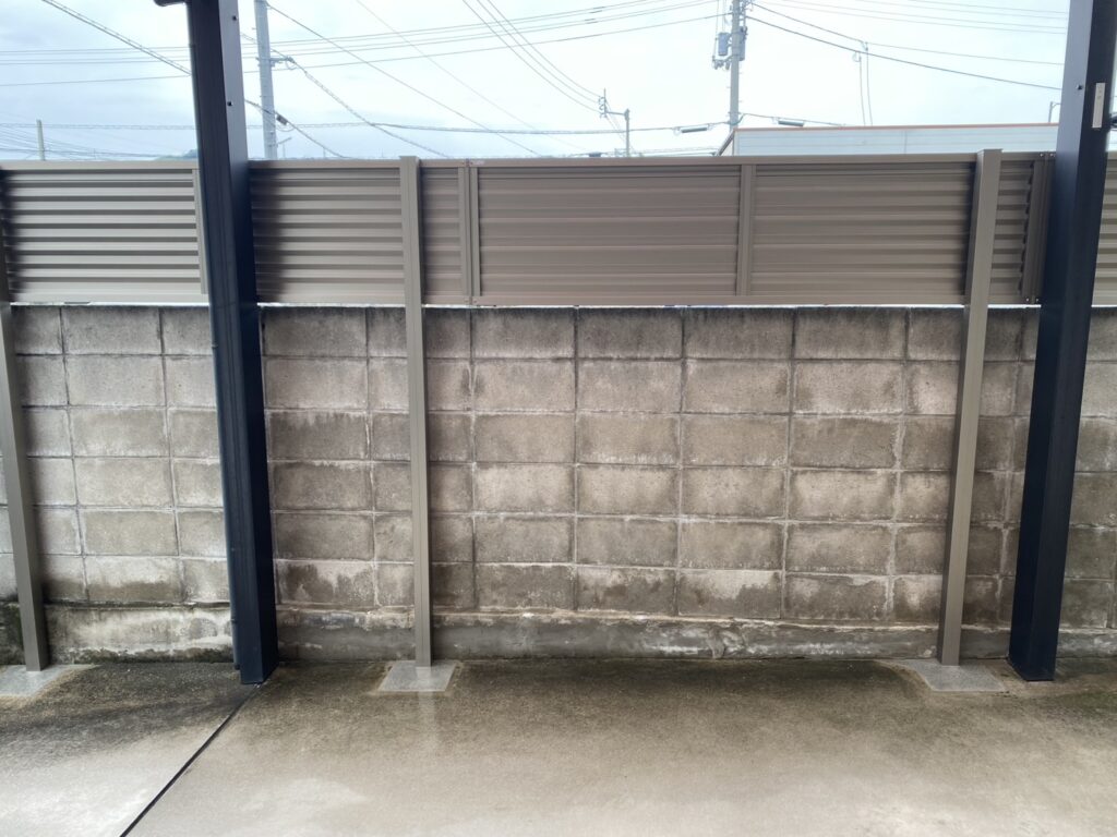 【高松市Ｓ様邸】ブロック塀上の目隠しフェンス設置工事㊗完工✨ (株)カインズガーデン｜香川県の庭リフォーム工事