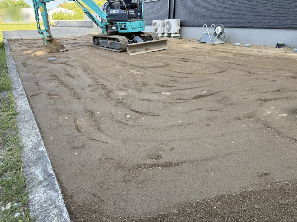 【綾川町U様邸】裏庭は雑草撤去でスッキリ✨庭木移設やフェンス柱たて (株)カインズガーデン|香川県の雑草対策,庭リフォーム工事 【綾川町U様邸】裏庭は雑草撤去でスッキリ✨庭木移設やフェンス柱たて (株)カインズガーデン|香川県の雑草対策,庭リフォーム工事