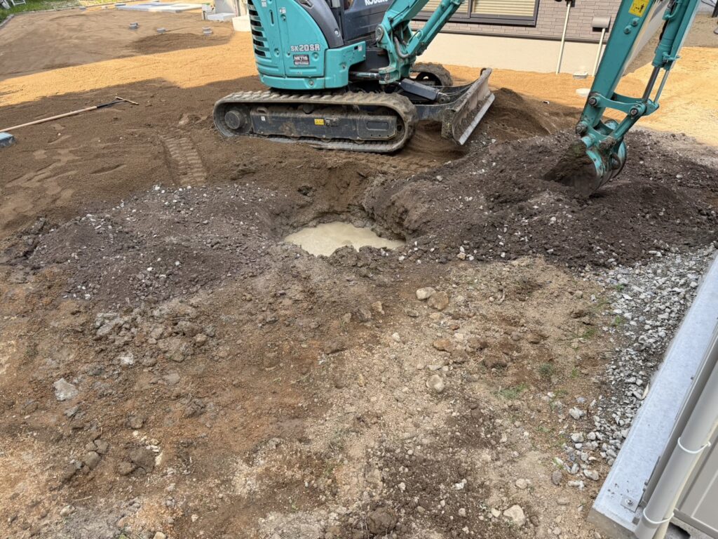 【綾川町U様邸】目隠しフェンスの柱建て完了!鋤取り整地も継続 (株)カインズガーデン|香川県の雑草対策,庭リフォーム工事 【綾川町U様邸】目隠しフェンスの柱建て完了!鋤取り整地も継続 (株)カインズガーデン|香川県の雑草対策,庭リフォーム工事