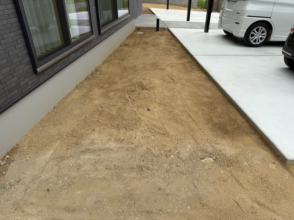 【綾川町U様邸】防草シートで万全の雑草対策✨目隠しフェンスも設置完了 (株)カインズガーデン|香川県の庭リフォーム工事 【綾川町U様邸】防草シートで万全の雑草対策✨目隠しフェンスも設置完了 (株)カインズガーデン|香川県の庭リフォーム工事