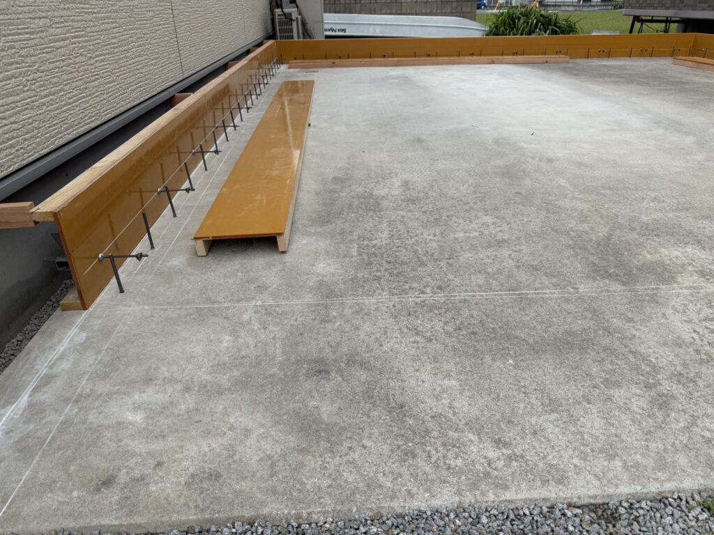 【高松市M様邸】既存カーポート撤去し、ガレージ基礎打設 (株)カインズガーデン|香川県のエクステリア,庭リフォーム工事 【高松市M様邸】既存カーポート撤去し、ガレージ基礎打設 (株)カインズガーデン|香川県のエクステリア,庭リフォーム工事