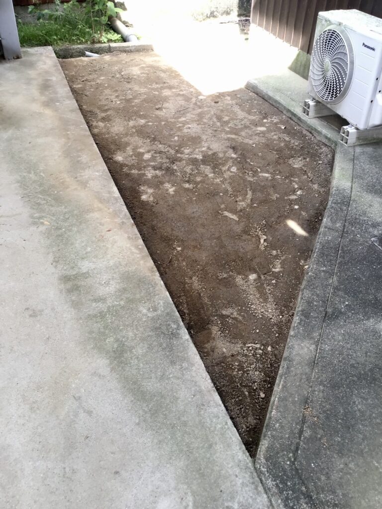 【三豊市山本町MO様邸】鋤取り整地で雑草対策準備中👌順調です (株)カインズガーデン|香川県の雑草対策,庭仕舞い工事 【三豊市山本町MO様邸】鋤取り整地で雑草対策準備中👌順調です (株)カインズガーデン|香川県の雑草対策,庭仕舞い工事
