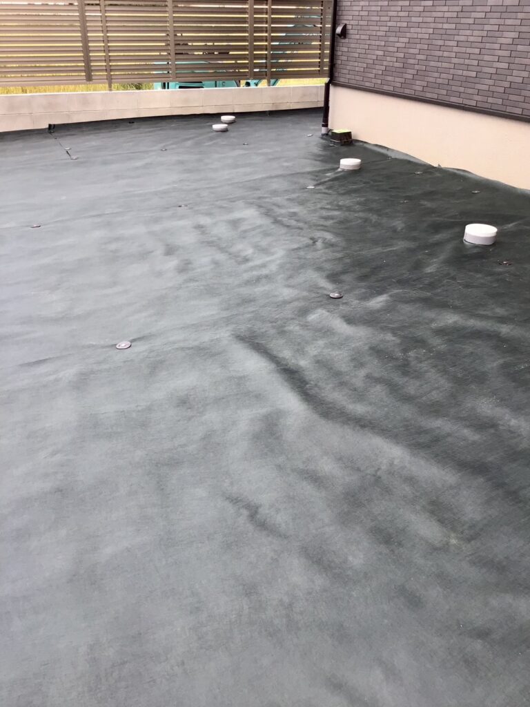 【綾川町Ｕ様邸】防草シート＆砂利敷きの雑草対策仕上げ (株)カインズガーデン｜香川県の庭仕舞い，庭リフォーム工事