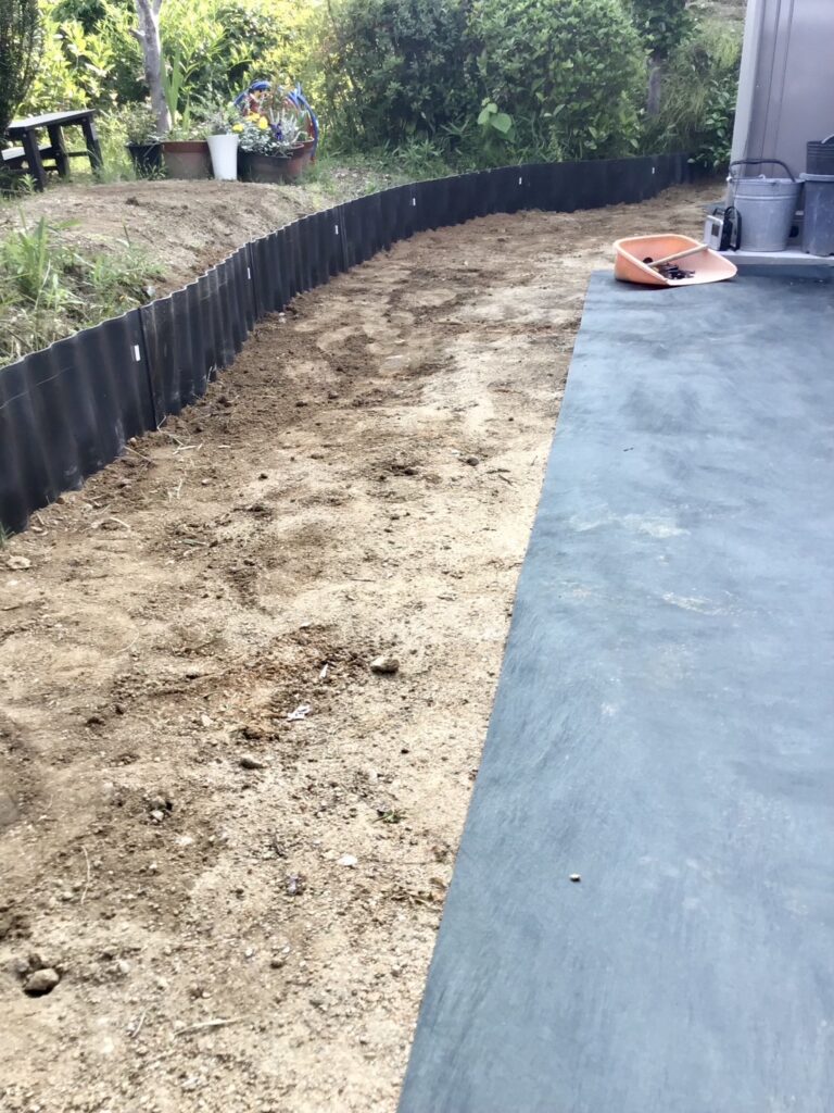 【綾川町Ｕ様邸】防草シート＆砂利敷きの雑草対策仕上げ (株)カインズガーデン｜香川県の庭仕舞い，庭リフォーム工事
