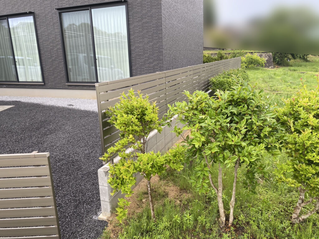 【綾川町U様邸】正面~裏庭の土の面、雑草撤去し全面雑草対策工事㊗完工 (株)カインズガーデン|香川県の仕舞い工事 【綾川町U様邸】正面~裏庭の土の面、雑草撤去し全面雑草対策工事㊗完工 (株)カインズガーデン|香川県の仕舞い工事